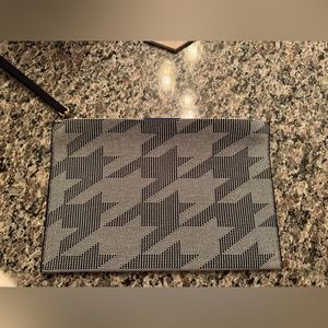 Rothy’s houndstooth wristlet